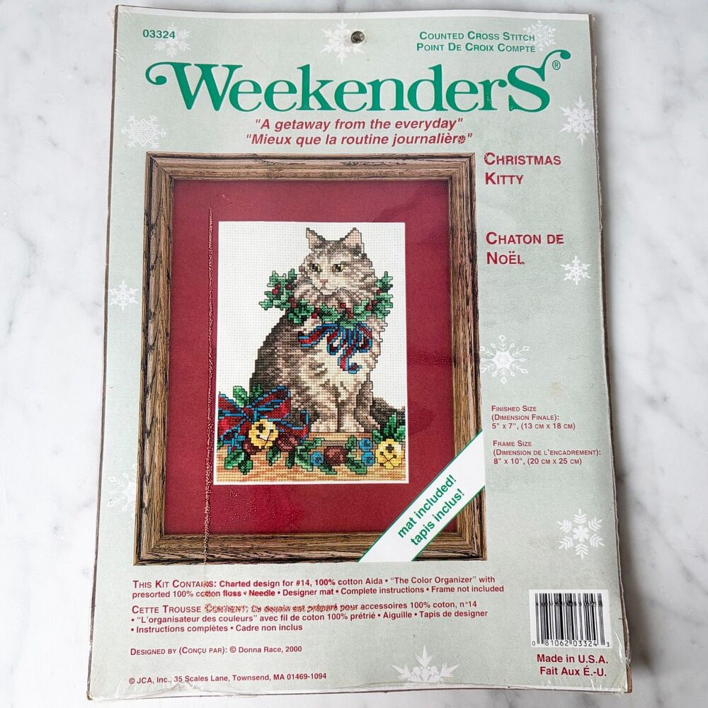 Weekenders Christmas Kitty Counted Cross Stitch Kit 03324 Mat Included NEW